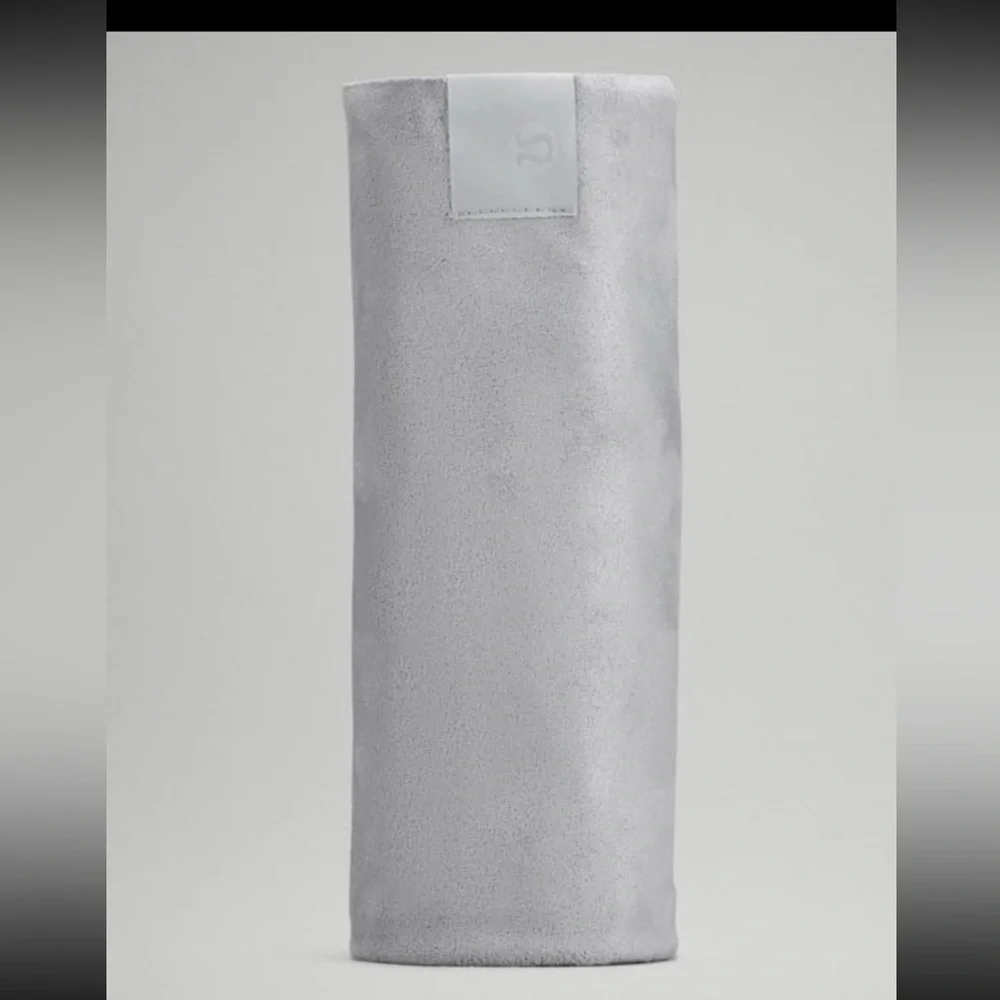 NWT Lululemon The Towel - Picture 1 of 8